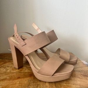 Women shoe heels size 8 cream tan